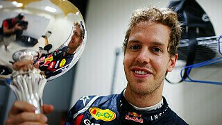 Er kann es einfach nicht lassen: In der letzten Runde fuhr Sebastian Vettel die schnellste Rennrunde. "Vielleicht werde ich gleich ein bisschen Ärger bekommen", schmunzelte er. "Mein Ingenieur hat mich öfter darauf hingewiesen, dass es keinen Pokal für die schnellste Runde gibt." Das interessierte Vettel aber herzlich wenig. Sein Teamchef Christian Horner ließ ihn sogar den Motor runterdrehen und KERS ausschalten. Es half nichts: "Wir hätten eine Kuh auf die Strecke stellen sollen...", Foto: Red Bull