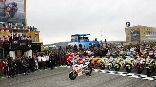 Marco Simoncelli war am Valencia Wochenende überall. Er fuhr das Rennen mit jedem einzelnen Fahrer mit und zu Ehren des verstorbenen Italieners gab es nicht nur Lärm Minuten..., Foto: Honda