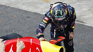 Einleitung: Was soll man über Red Bull schreiben? Das Team hatte eine fast perfekte Saison 2011. Weltmeister Sebastian Vettel verteidigte seinen Titel überlegen und blieb ebenfalls weitestgehend fehlerlos. So dominant wie Red Bull in der abgelaufenen Saison war in der 62-jährigen Geschichte der Formel-1-Weltmeisterschaft kaum ein Rennstall. Das erfolgreiche Konzept der vergangenen Jahre wurde 2011 von Adrian Newey an die Grenzen der Perfektion weiterentwickelt. , Foto: Sutton