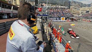 Die Formel 1 ist ein beeindruckender Zirkus, der durch die ganze Welt reist. Reifenausrüster Pirelli präsentiert seine Zahlen zur Saison 2012. Spektakulär sind nicht nur die Zahlen zu den Pneus selbst, auch der logistische Aufwand, den die Italiener betreiben ist eindrucksvoll. , Foto: Sutton