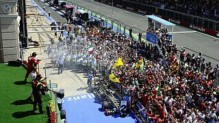 Darauf hatte Michael Schumacher lange warten müssen: Zum ersten Mal seit dem China GP 2006 fuhr der Rekord-Weltmeister wieder aufs Podium. Lesen Sie hier die Reaktionen zum dritten Platz des Mercedes-Piloten beim Europa GP in Valencia..., Foto: Sutton
