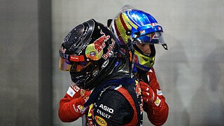 Sebastian Vettel soll einen Vorvertrag bei Ferrari für 2014 unterschrieben haben - das war die Meldung des Montags nach dem Korea Grand Prix. Ein englisches Medium hatte dieses Gerücht verbreitet, doch sowohl Ferrari und Red Bull dementierten auf der Stelle. Selbst Ferrari-Boss di Montezemolo betonte, dass der amtierende Weltmeister in zwei Jahren wohl nicht an der Seite von Fernando Alonso ins rote Cockpit steigen werde., Foto: Sutton