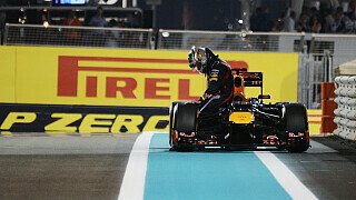 Vettel gegen Webber: Keine Pole und möglicherweise eine Strafe: Sebastian Vettels Qualifikation in der Dämmerung Abu Dhabis verlief nicht zur Zufriedenheit seiner selbst. Um knapp eine Zehntelsekunde war der Heppenheimer langsamer als Teamkollege Mark Webber, der schlussendlich Zweiter wurde. Weshalb Vettel nicht neuerlich die schnellste Runde fuhr, könnte damit zusammenhängen, dass er im dritten Training kaum auf der Strecke war. Probleme an der Bremse fesselten ihn dort beinahe 60 Minuten an seine Box. Zu allem Überfluss war Vettel nach Ablauf der Uhr gezwungen, sein Auto am Streckenrand zu abzustellen. Neuer Stand Vettel gegen Webber: 10:8., Foto: Sutton