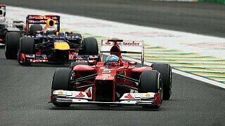 SEBASTIAN VETTEL 2012
44 Punkte lag Sebastian Vettel zur Saisonhalbzeit hinter Fernando Alonso. Nach einem dramatischen Finale in Brasilien schnappte sich Vettel mit drei Punkten Vorsprung doch noch Titel Nummer drei., Foto: Sutton