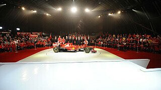 Wenn Ferrari seinen neuen Monoposto der Öffentlichkeit präsentiert, ist die Spannung groß. Am Freitagvormittag wurde in Maranello der F138 enthüllt. Auf den ersten Blick fällt die Verschönerung der Nase auf, doch auf den zweiten Blick sind mehrere Evolutionen an der neuen Roten Göttin zu sehen. Motorsport-Magazin.com nimmt den roten Renner genauer unter die Lupe., Foto: Ferrari