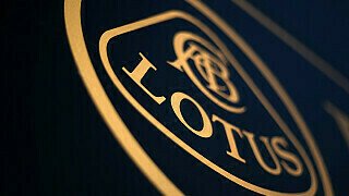 Lotus fährt mit Sonderlackierung