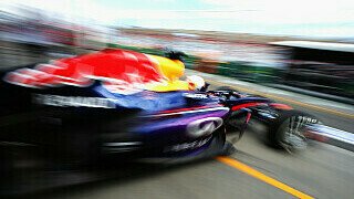 Sebastian Vettel, Red Bull, P1: "Heute ist alles glatt gelaufen, die Balance war gut und es gab keine Probleme mit dem Auto. Nach den vielen Kilometern, die wir bei den Testfahrten abgespult haben, war es schön, wieder auf der Strecke zu sein - der Kurs wird nicht einfacher, er ist eine echte Herausforderung. Der weiche Reifen hält nicht sehr lange, aber der harte ist gut fürs Rennen. Morgen gibt es wahrscheinlich wechselnde Bedingungen, da wir noch nicht einschätzen können, wie das die Reifen und die Balance des Autos beeinflusst, müssen wir bereit sein, Dinge zu ändern.", Foto: Red Bull