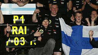 Kimi Räikkönen feierte in Australien den 20. Sieg seiner Karriere und zog in der ewigen Bestenliste mit seinem Landsmann Mika Häkkinen gleich. Unmittelbar vor ihm liegt mit 21 Erfolgen Mercedes-Pilot Lewis Hamilton. Der Iceman triumphierte nach 2007 zum zweiten Mal im Albert Park und stand zudem zum zweiten Mal seit seinem Comeback ganz oben auf dem Treppchen., Foto: Lotus F1 Team