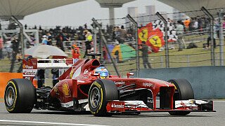 Fernando Alonso: Der Spanier war der Mann des Rennens. Mit einer fehlerlosen Fahrt und einer unschlagbaren Strategie sicherte sich Fernando Alonso seinen ersten Saisonsieg - mit 10 Sekunden Vorsprung auf Kimi Räikkönen. Vor allem der Reifenabbau war am Ferrari nicht so schlimm wie befürchtete. Gegen Rennende gab das Team per Funk sogar durch, etwas Tempo rauszunehmen. Note: 1., Foto: Sutton