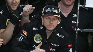 Kimi Räikkönen feiert gewohnt ausgelassen den 71. Podestplatz seiner Karriere., Foto: Lotus F1 Team