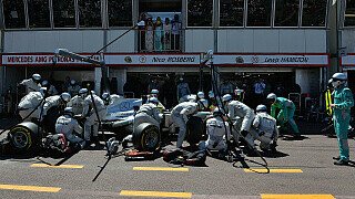 Hamilton: Boxenstopp mit Folgen Hamilton: Boxenstopp mit Folgen