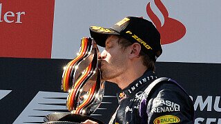 Sebastian Vettel: Ich habe einige sehr gute Erinnerungen an den Hungaroring, schließlich bin ich hier mein erstes Rennen in der Red Bull Familie gefahren. Hoffentlich kann ich vor meinem Urlaub noch die Erinnerung an meinen ersten Sieg dort hinzufügen. Ich bin sehr gespannt auf die neuen Reifen. Wir werden sehen, wie sie auf die Anforderungen durch die langen Kurven und die hohen Streckentemperaturen reagieren., Foto: Sutton