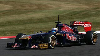 Schnellster Mann des zweiten Tages der Young Driver Tests war Daniel Ricciardo, der im Toro Rosso 48 Runden drehte und dabei ein Reifentestprogramm absolvierte. Seine Bestzeit betrug 1:32.972., Foto: Sutton
