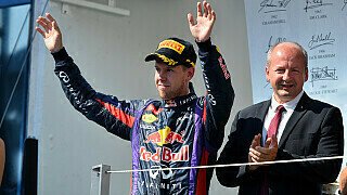 Sebastian Vettel, Red Bull: Wir müssen schauen, dass wir morgen mit dem richtigen Fuß aufstehen, die Reifen richtig verstehen, damit wir für Sonntag gut aufgestellt sind. , Foto: Sutton