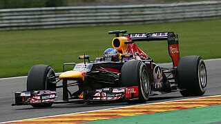 Vettel gegen Webber: Selbst bei schwierigsten Bedingungen ist Sebastian Vettel nicht zu schalten - zumindest nicht für seinen Teamkollegen. Auch in Belgien entschied der Deutsche das Duell für sich, allerdings nur um eine Position. Vettel ist damit einer von zwei ungeschlagenen Piloten im Feld. Neuer stand Vettel gegen Webber: 11-0, Foto: Sutton