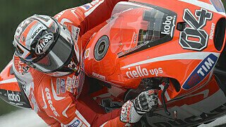 100 - Beim Grand Prix von Großbritannien wird Andrea Dovizioso zum 100. Mal in der MotoGP-Klasse an den Start gehen. Dovizioso hat seit seinem Aufstieg in die Königsklasse im Jahr 2008 kein Rennen verpasst. Er ist in seiner Zeit in der MotoGP drei verschiedene Motorräder gefahren - eine 800ccm-Honda, eine 1000ccm-Yamaha und eine 1000ccm-Ducati. Dovizioso hat in 89 der 99 MotoGP-Rennen, an denen er teilgenommen hat, Punkte erzielt., Foto: Ducati
