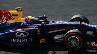 Vettel gegen Webber: Zum ersten Mal in dieser Saison konnte Mark Webber seinen Teamkollegen starten. Allerdings musste Vettel im ersten und dritten Teil des Qualifyings ohne KERS auskommen und hatte damit einen entscheidenden Nachteil. Und auch wenn Webber heute die Pole holte - eine Strafe droht, nachdem er Sergio Perez möglicherweise blockierte. Neuer Stand Vettel gegen Webber: 14-1, Foto: Sutton