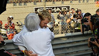 "Ach, mein Junge, lass dich Drücken." Bernie Ecclestone würde Sebastian Vettel am liebsten adoptieren., Foto: Sutton