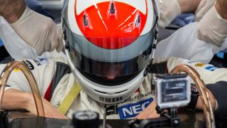 Adrian Sutil beim Seatfitting Adrian Sutil beim Seatfitting