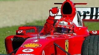 Ferrari ist das Formel-1-Team schlechthin. Der rote Mythos übt auf Rennfahrer seit Jahrzehnten eine magische Anziehungskraft aus. Doch Fahrer wie Schumacher, Lauda oder Ascari trugen selbst ihren Teil dazu bei, die Scuderia zu der Legende zu machen, die sie heute ist. Schaffen es Charles Leclerc und Carlos Sainz eines Tages auch in unsere Ferrari Hall of Fame?
