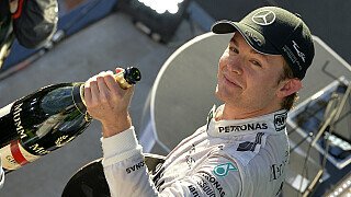 Nico Rosberg: Das war ein unglaublicher Tag für uns. Die Saison mit einem Sieg zu beginnen, ist unglaublich. Ich habe immer davon geträumt, einen so starken Silberpfeil zu haben und nun sieht es so aus, als seien wir angekommen. Im Rennen lief für mich alles perfekt. Mein Start war großartig und ich konnte von da an bis zum Ende pushen, unser Benzinverbrauch war dabei gut unter Kontrolle. Trotz unseres heutigen Erfolgs wissen wir, dass es noch viel zu tun gibt. Wir haben über das Wochenende gesehen, dass die Zuverlässigkeit nach wie vor Sorgen bereitet und verhindert hat, dass wir mit beiden Autos ein starkes Ergebnis einfahren. 