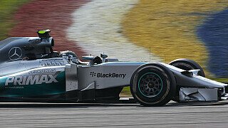 Nico Rosberg: Die ersten beiden Rennen waren ein großartiger Start in die neue Saison und ich freue mich schon jetzt darauf, wieder im Auto zu sitzen und diesen Schwung nach Bahrain mitzunehmen. Wir mögen derzeit beide Weltmeisterschaftswertungen anführen, aber unsere Konkurrenten sitzen uns im Nacken. Jetzt müssen wir fokussiert bleiben und uns in Ruhe auf unsere Arbeit konzentrieren., Foto: Mercedes AMG