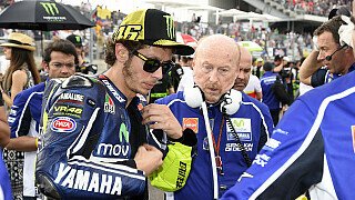 Rossis Crewchief vertraut dem Doktor Rossis Crewchief vertraut dem Doktor