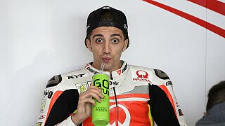 Marquez zeigt Iannone den Vogel Marquez zeigt Iannone den Vogel