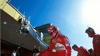 L'Équipe: Michael Schumacher kommt von weit her. Und der Weg, der bei der Rehabilitation noch vor ihm liegt, wird lang sein. Aber die Verlegung von Grenoble nach Lausanne ist ein Zeichen der Hoffnung., Foto: Sutton