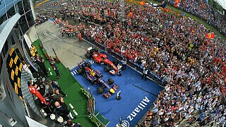 La Gazzetta dello Sport, Italien: Meisterstück von Alonso. Er muss sich nur Ricciardo ergeben: Er ist Zweiter! Wo wäre Ferrari ohne Fernando Alonso? Und was wäre die Formel 1 ohne ihn? Gestern ist mehr denn je deutlich geworden, dass er der beste Pilot ist. Aber der Held des verrücktesten GP der Saison ist Lewis Hamilton. Der Brite hat ein Rennen gezeigt, das schwierig mit Worten zu beschreiben ist.