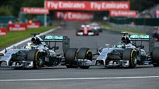 The Guardian: "Ricciardo gewinnt den Großen Preis von Belgien, als der Hamilton-Rosberg-Streit wieder entflammt. Ricciardo übernahm die Führung, als die beiden Titelkandidaten Hamilton und Rosberg zum ersten Mal in dieser Saison sprichwörtlich zusammenkamen.", Foto: Sutton