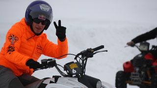 Winterspaß: Bradl auf vier Rädern