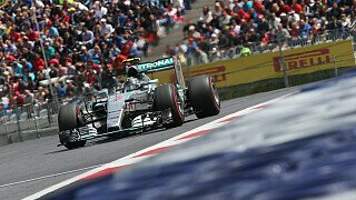 Marca: Rosberg macht Druck inmitten eines spanischen Desasters. Nach einem perfekten Start schlägt er einen blassen Hamilton. Mercedes zeigt wieder klar und deutlich, dass sie niemand auch nur anhusten kann, und dass die Rennen nur zwischen ihren beiden Piloten entschieden werden. Vettel verpasst im Ferrari das Podium, es könnte ein langer Sommer für die Italiener werden. Alonso und Kimi gehen K.o. in der ersten Runde., Foto: Sutton