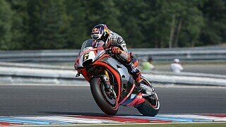 Bradl will im Rennen den Schmerzen trotzen Bradl will im Rennen den Schmerzen trotzen