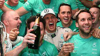 Daily Mirror (Großbritannien): "Nico Rosberg gelingt nach der tiefen Enttäuschung von Austin der Befreiungsschlag mit einem Sieg in Mexiko. Weltmeister Hamilton begnügt sich mit Platz zwei.", Foto: Sutton