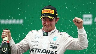 La Gazzetta dello Sport: Unerreichbar. Rosberg wacht auf: Jetzt ist er Hamiltons Vize. Nico profitiert von der Pole Position, hält Lewis auf Distanz und holt seinen zweiten Sieg in Serie. Vettel holt in seinem ersten Jahr in Rot den Rekord an Podiumsplätzen. Aber wie viel sind die Erfolge in einer schon entschiedenen WM wert? Das ist die Frage, die man sich jetzt stellen muss, nachdem die Spannung von Rosberg abgefallen ist und er wieder angefangen hat, zu gewinnen., Foto: Mercedes-Benz