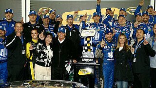 Duel-Siege für Earnhardt & Kyle Busch Duel-Siege für Earnhardt & Kyle Busch