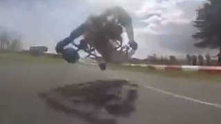 Fliegendes Kart: Unglaubliches ÜBERholmanöver