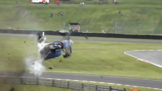 Heftiger Unfall in britischer Formel 3