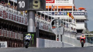 Rossi ringt Marquez in epischem Duell nieder Rossi ringt Marquez in epischem Duell nieder