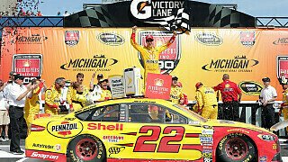 Logano gelingt der erste Saisonsieg in Michigan