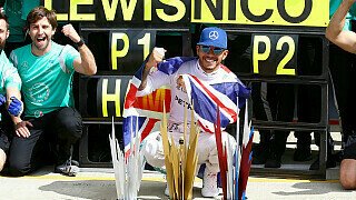 The Times: "Der Himmel über Silverstone versuchte noch, Lewis Hamiltons Parade zu verregnen. Doch der 31-Jährige schrieb Geschichte mit seinem dritten Heimsieg in Folge.", Foto: Sutton