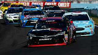 Hamlin gewinnt sein erstes Road-Course-Rennen Hamlin gewinnt sein erstes Road-Course-Rennen