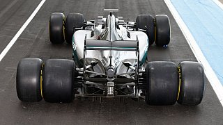 Mercedes und Ferrari testen breite 2017er-Reifen Mercedes und Ferrari testen breite 2017er-Reifen