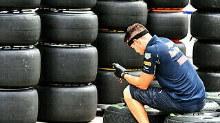 In der vergangenen Formel-1-Saison inklusive der Testfahrten wurden insgesamt 384.705 Kilometer auf den 2016er Reifen zurückgelegt.
42.792 Reifen wurden von Pirelli im Jahr 2016 an die Teams ausgegeben. 38.112 Reifen davon waren für Rennwochenenden, 4.680 Reifen für Testfahrten., Foto: Sutton