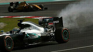 Daily Telegraph (England): "Lewis Hamilton wendet sich nach dem Desaster beim Grand Prix von Malaysia gegen Mercedes. In der drückenden Hitze von Sepang wurde Hamiltons Lunte entzündet und die Theorie befeuert, sein eigenes Team hätte sich gegen ihn verschworen.", Foto: Sutton