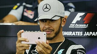 Hamilton: Snapchat während Japan-Pressekonferenz Hamilton: Snapchat während Japan-Pressekonferenz