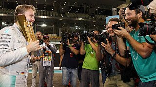 The Guardian: "Nico Rosbergs erster Formel-1-Titel war ein klassischer Sieg für den fleißigen, hartnäckigen Wettkämpfer über einen talentierteren Gegner. Es war der Triumph des Retrievers über den Windhund, der Schildkröte über den Hasen.", Foto: Sutton
