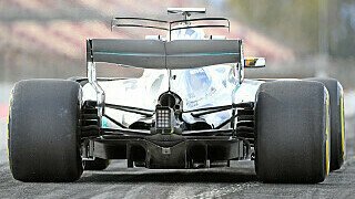 Mercedes: Das Weltmeisterteam baut vier größere Luftleitbleche in den Diffusorkanal. , Foto: Sutton