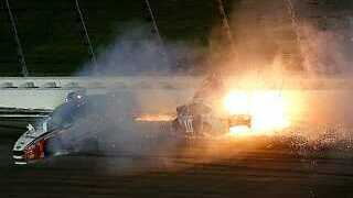NASCAR in Kansas: Auto geht in Flammen auf NASCAR in Kansas: Auto geht in Flammen auf